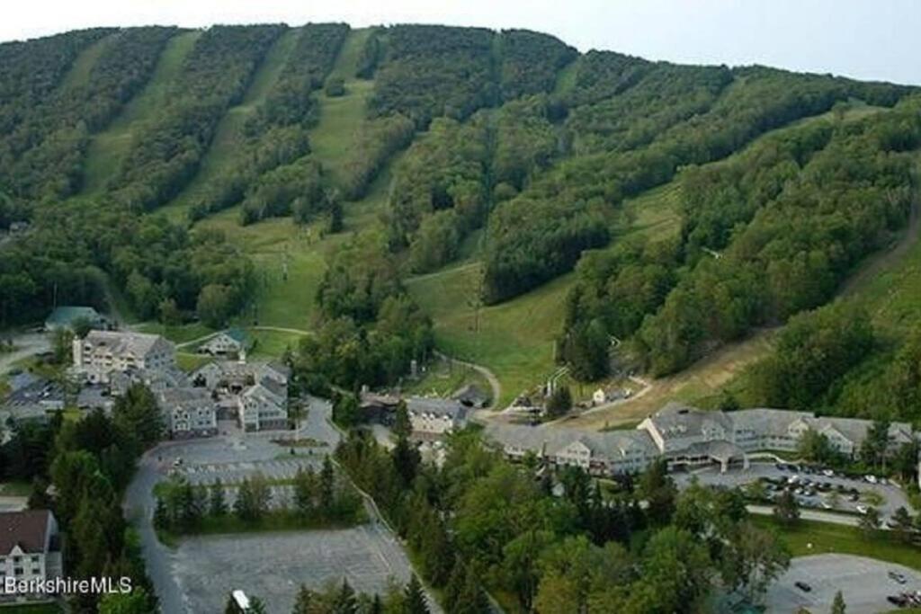 Ski On Off 1Br Suite 1St Flr Sleeps 4 Jiminy Peak Ханкок Экстерьер фото